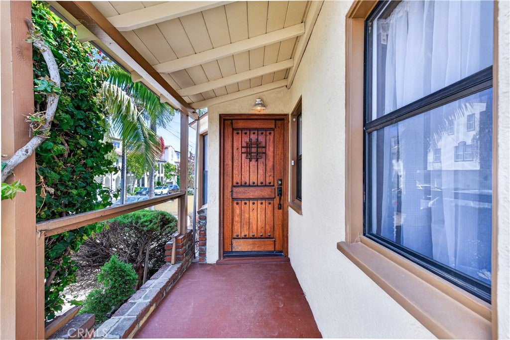 1899 Gladys Avenue AVE, Signal Hill CA 90755
