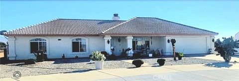 Photo of 21961 Thunderbird Rd, Apple Valley, CA 92307 (MLS # HD25237994)