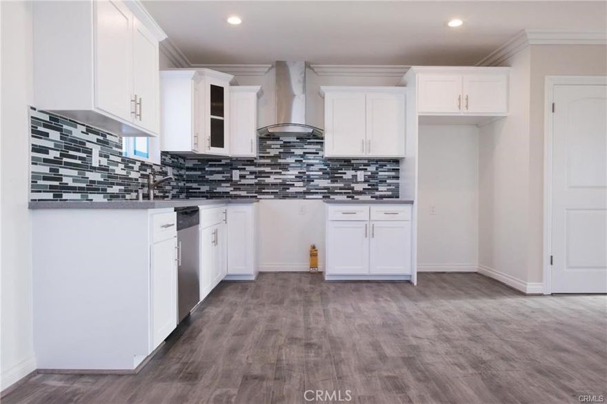 Spacious 4BR/2BA Townhome in Prime Mid-City! Welcome to this bright and updated home featuring hardwood floors, an open-concept layout, and a modern kitchen with stainless-steel appliances. Enjoy the convenience of an in-unit washer/dryer, central A/C, and two off-street parking spaces. The gated property offers a shared backyard and weekly landscaping/pest control. Fantastic location close to Beverly Hills, West Hollywood, and Pico/Robertson dining and shopping. Move-in ready and easy to show! 

Key Features:

Approx. 1,600 sq ft (4 beds / 2 baths)

Hardwood floors throughout

New stainless-steel kitchen appliances

In-unit washer/dryer

Central air conditioning

Gated community with shared backyard patio

2 off-street parking spots

Weekly landscaping & pest control

Highly walkable Mid-City location near West Hollywood & Beverly Hills