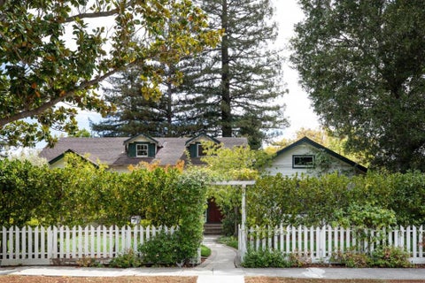 Photo of 604 Tennyson Avenue, Palo Alto, CA 94301 (MLS # ML82060683)