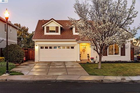 Photo of 2608 2608 Intrigue Ln Ln, Brentwood, CA 94513 (MLS # 41125694)