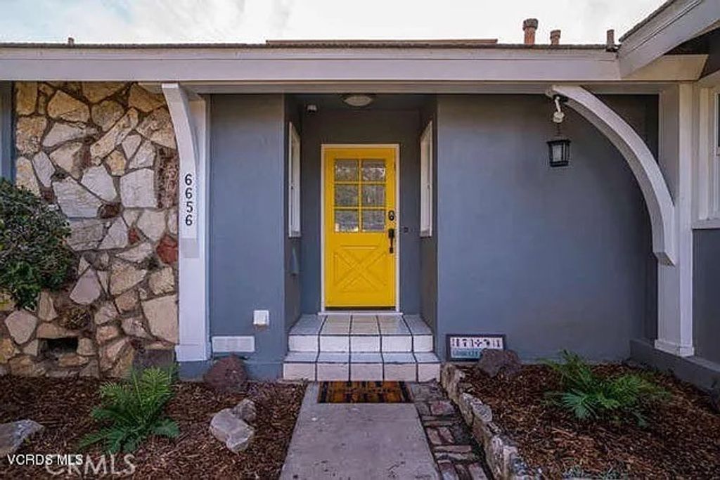 Photo of 6656 Columbus Avenue, Van Nuys, CA 91405 (MLS # SR25245366)
