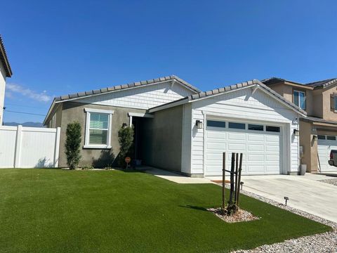 Photo of 426 E Orchard Street, Rialto, CA 92376 (MLS # 219135061DA)