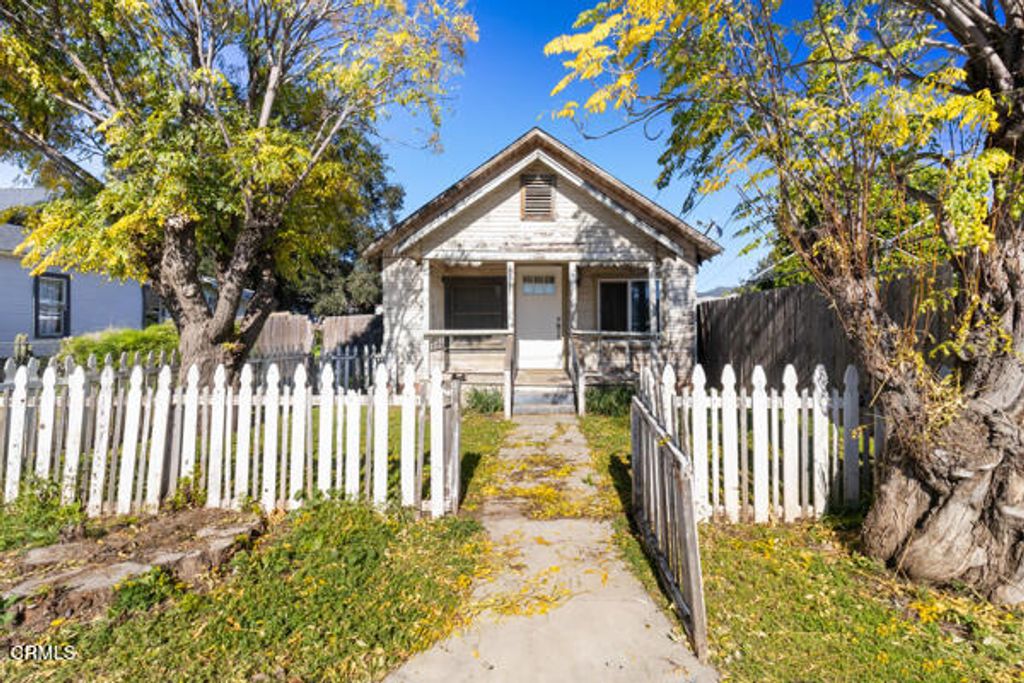 Photo of 949 Blaine Avenue, Fillmore, CA 93015 (MLS # V1-34155)