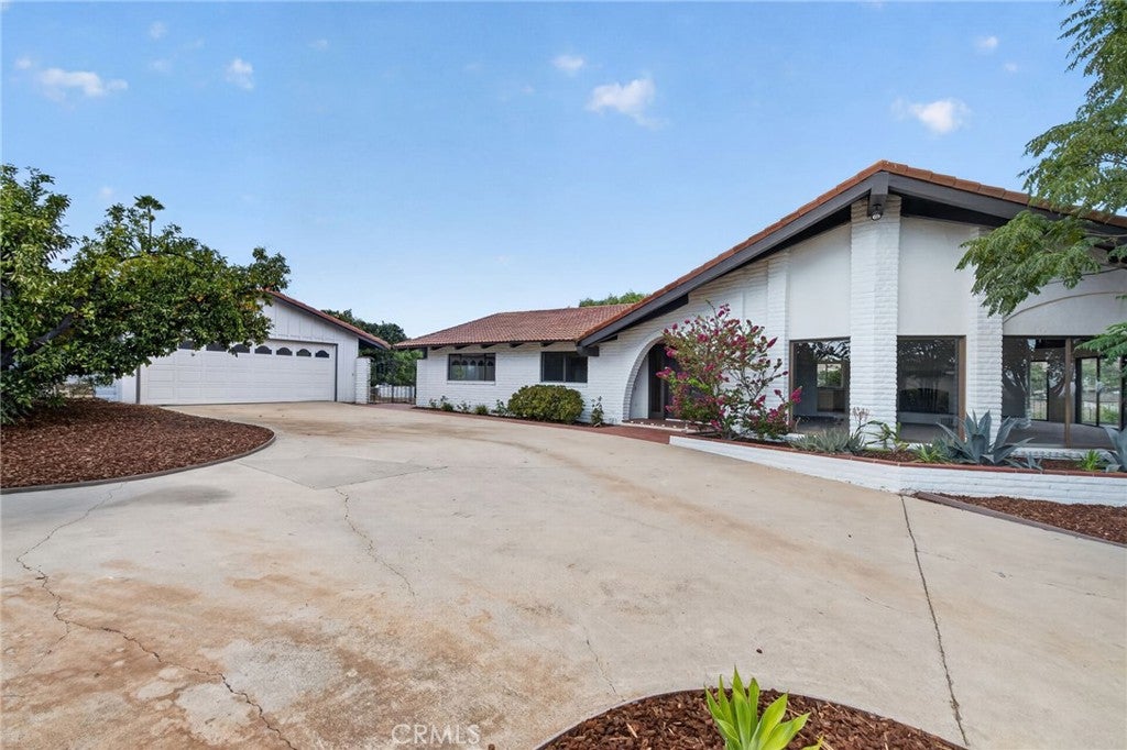 2801 E Mission Road