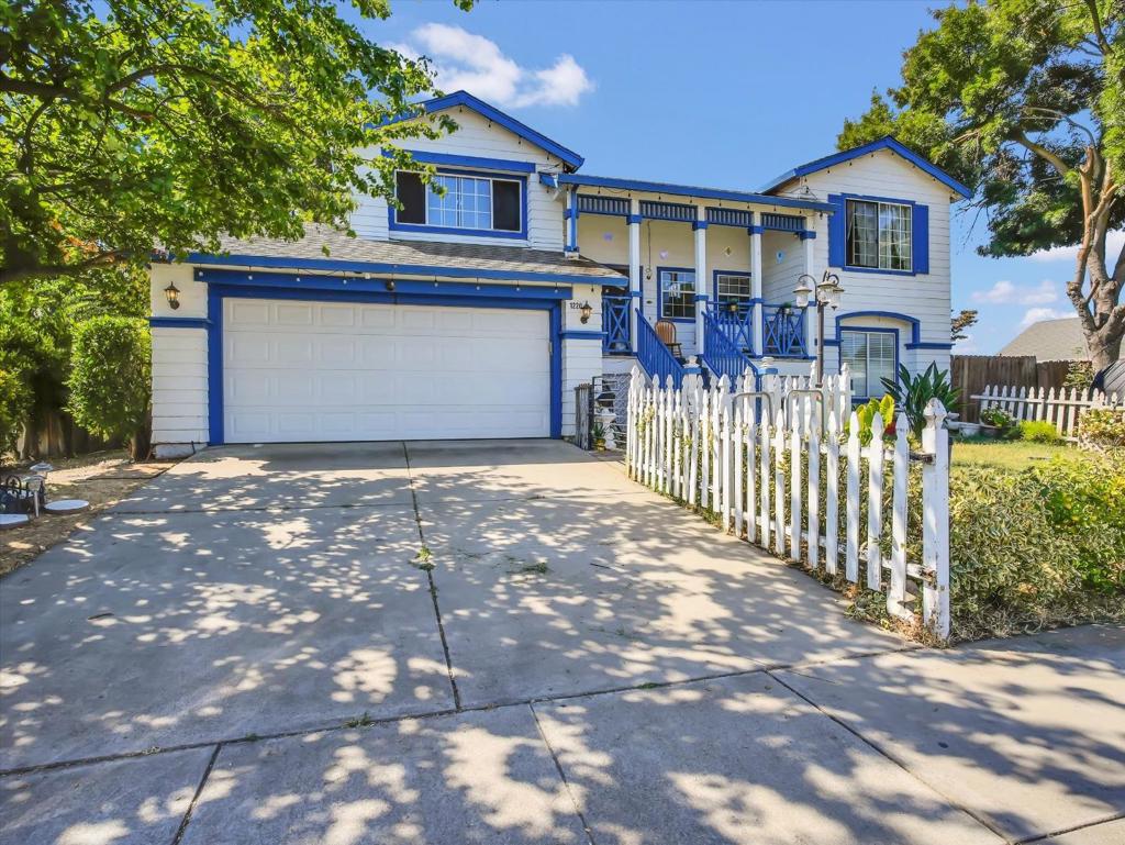 1220 E Shawn Court