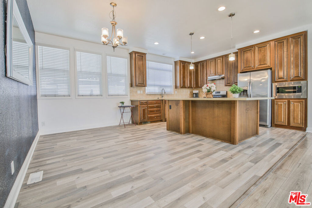 3595 Santa Fe Avenue 115