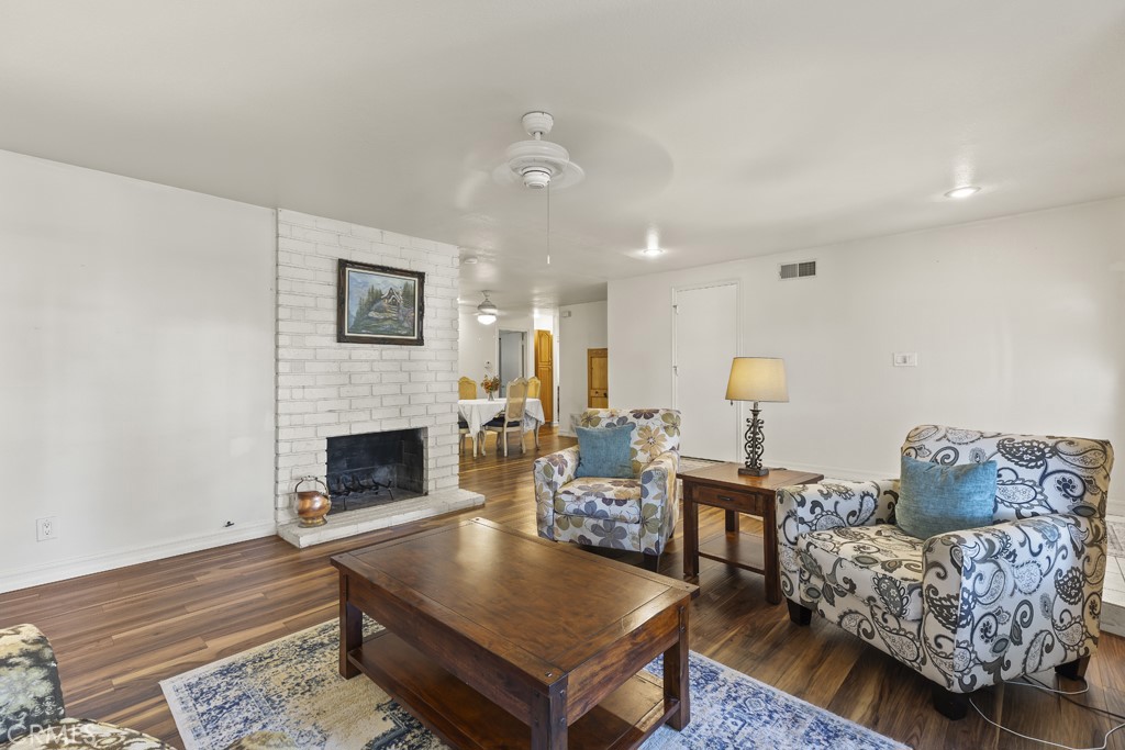 325 El Encino
