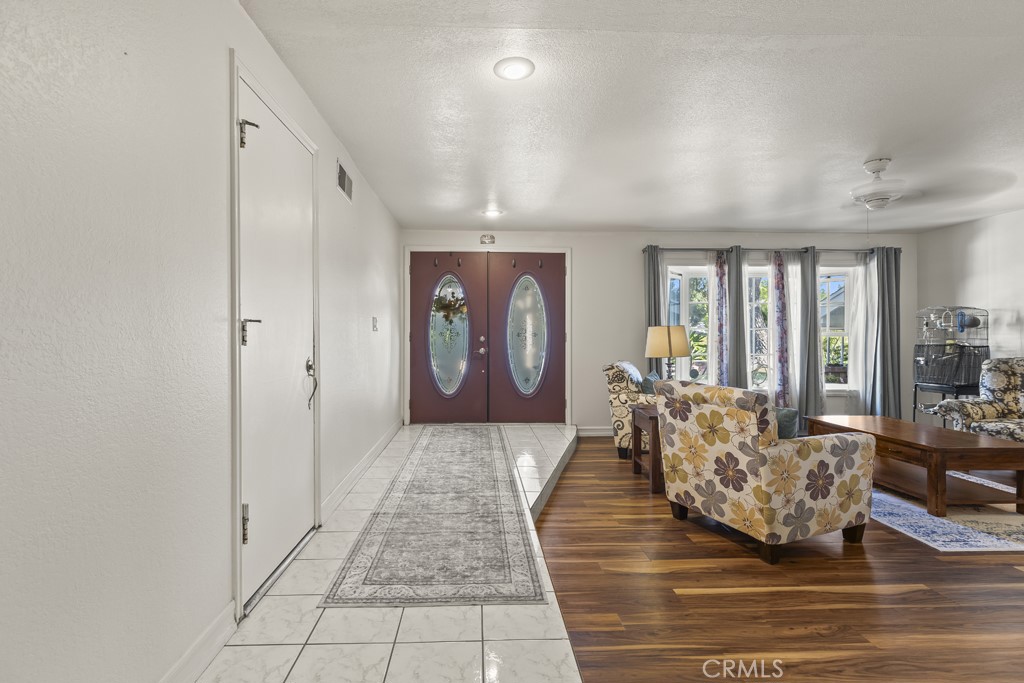 325 El Encino