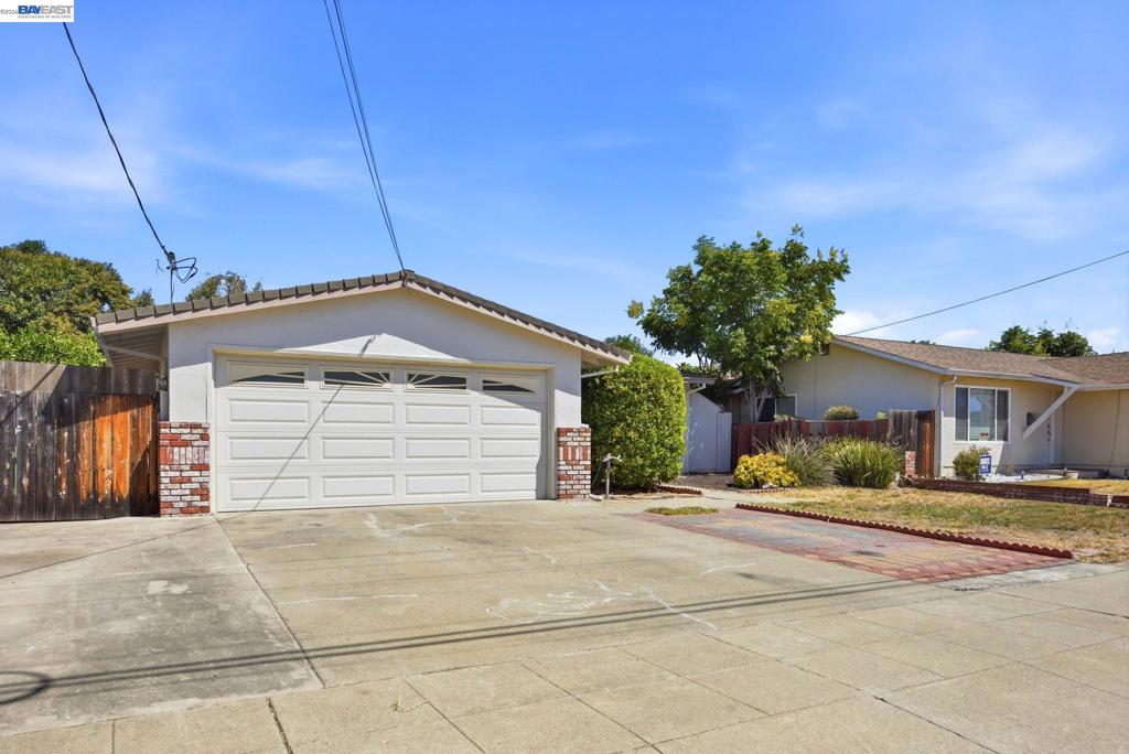33438 University Dr
