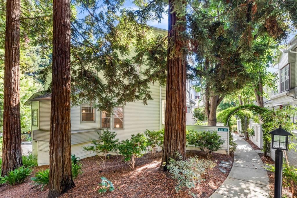 Photo of 971 Belmont Terrace #9, Sunnyvale, CA 94086 (MLS # ML82025218)