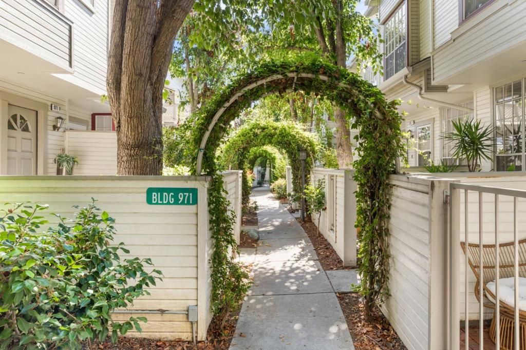Photo of 971 Belmont Terrace #9, Sunnyvale, CA 94086 (MLS # ML82025218)