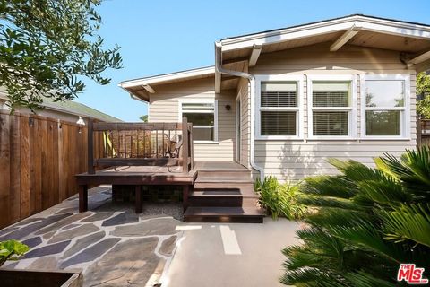 Photo of 643 Santa Clara Avenue, Venice, CA 90291 (MLS # 25611639)