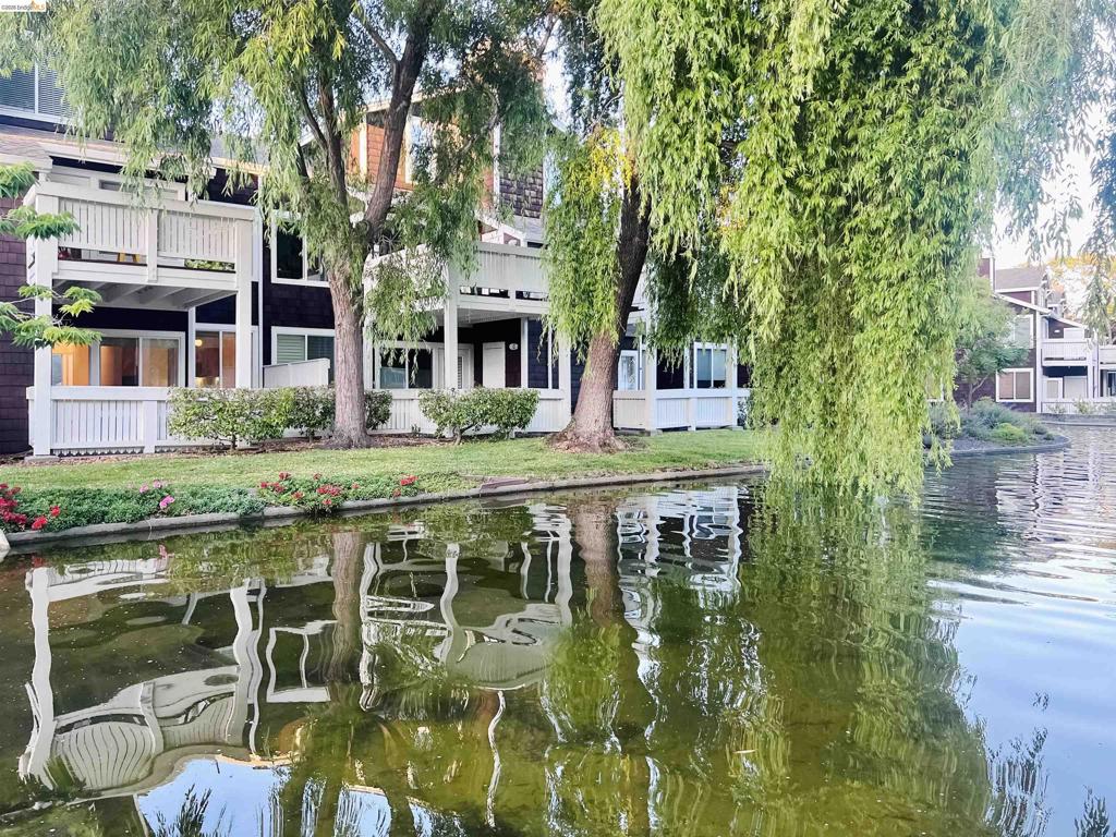 79 Marina Lakes Dr