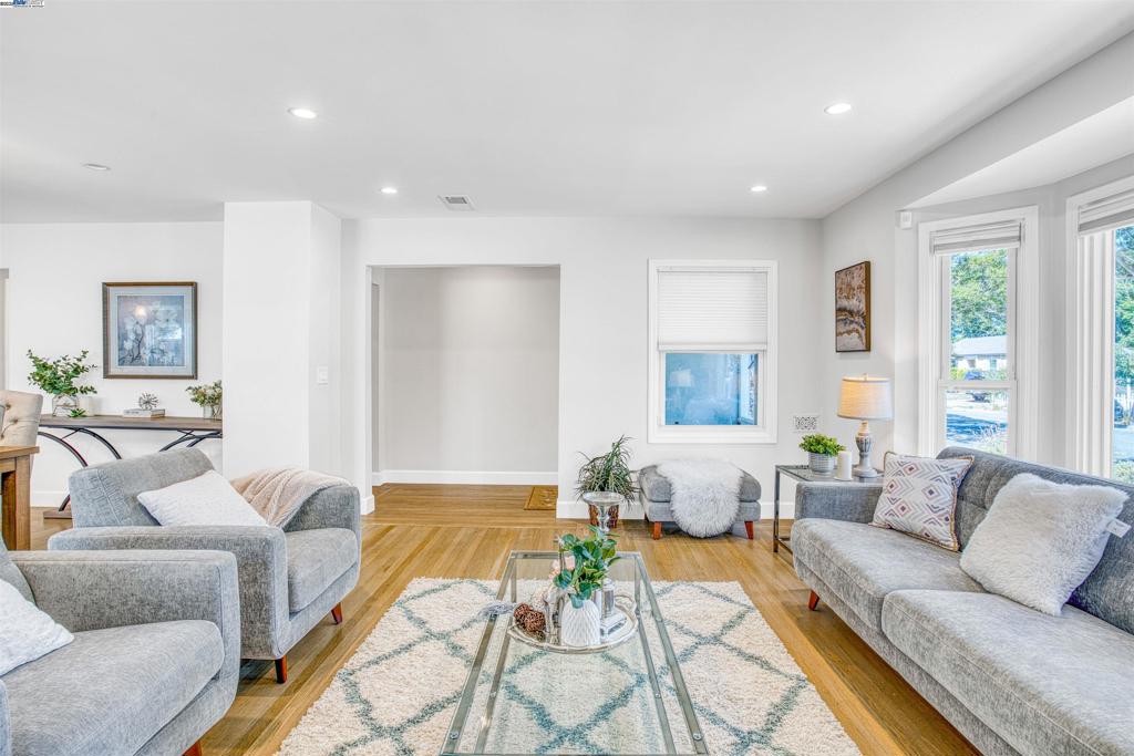 FARRELLY POND - Residential