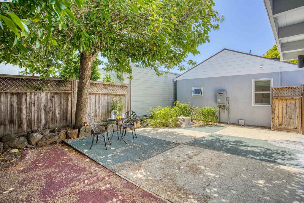 FARRELLY POND - Residential