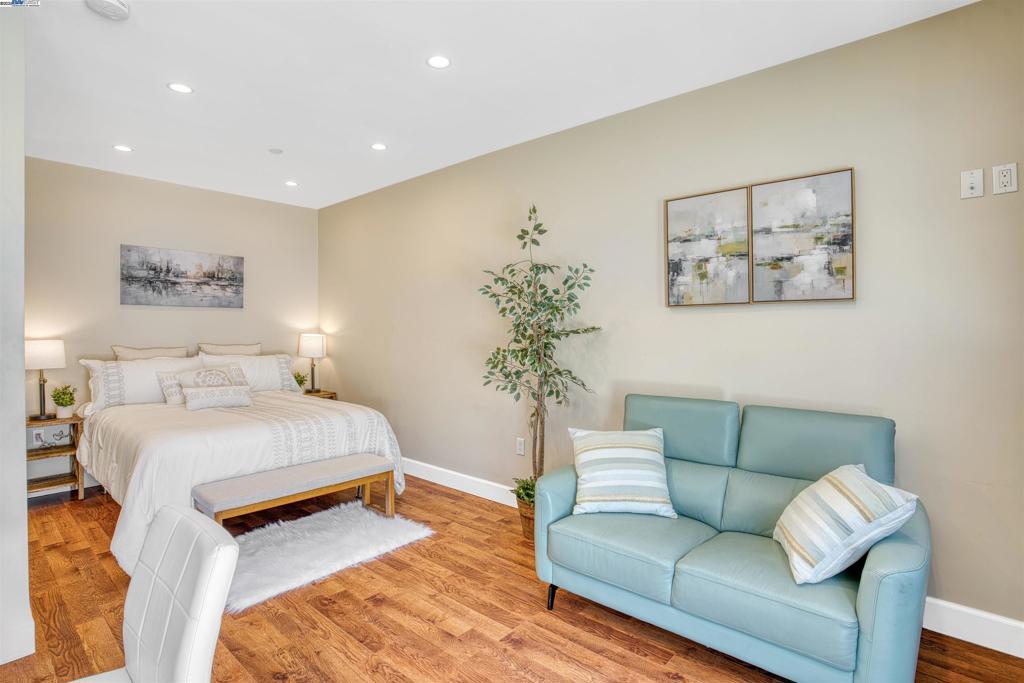 FARRELLY POND - Residential