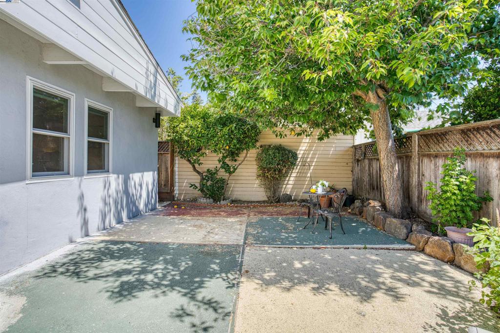 FARRELLY POND - Residential