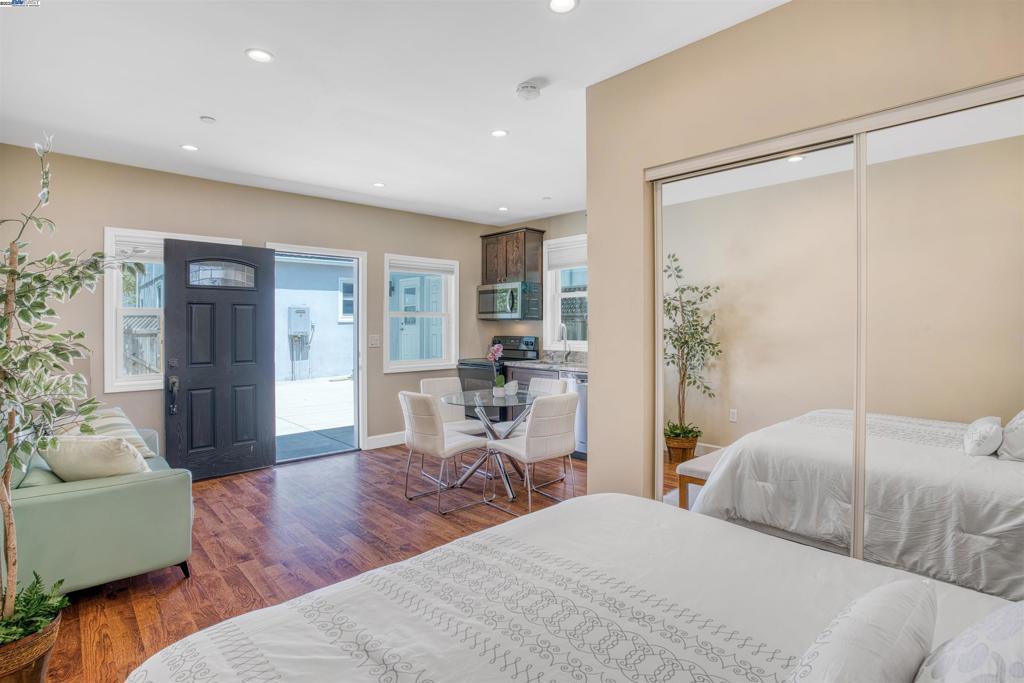 FARRELLY POND - Residential