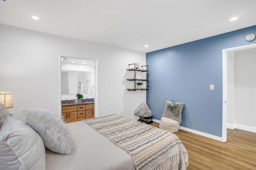 FARRELLY POND - Residential