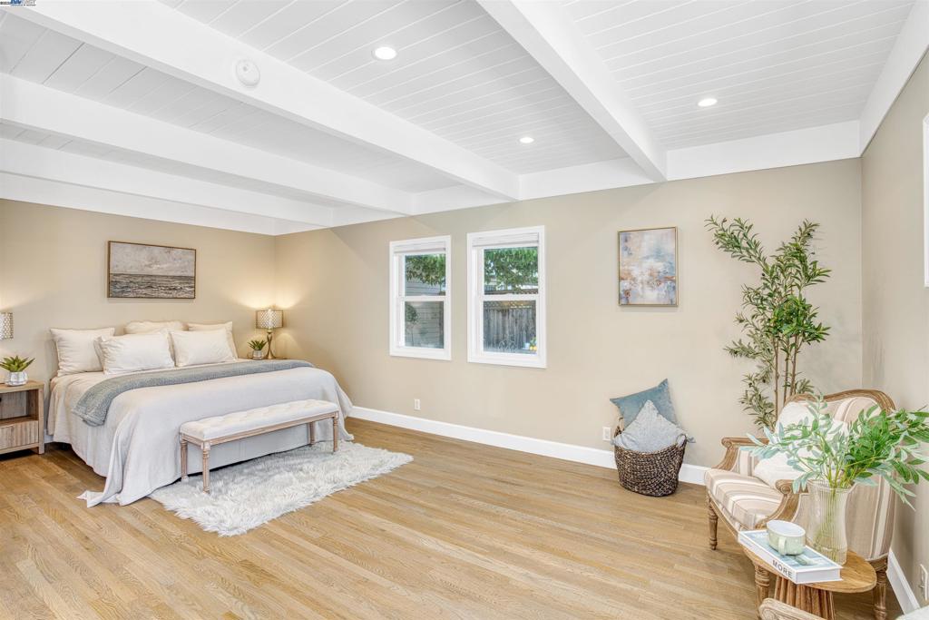 FARRELLY POND - Residential