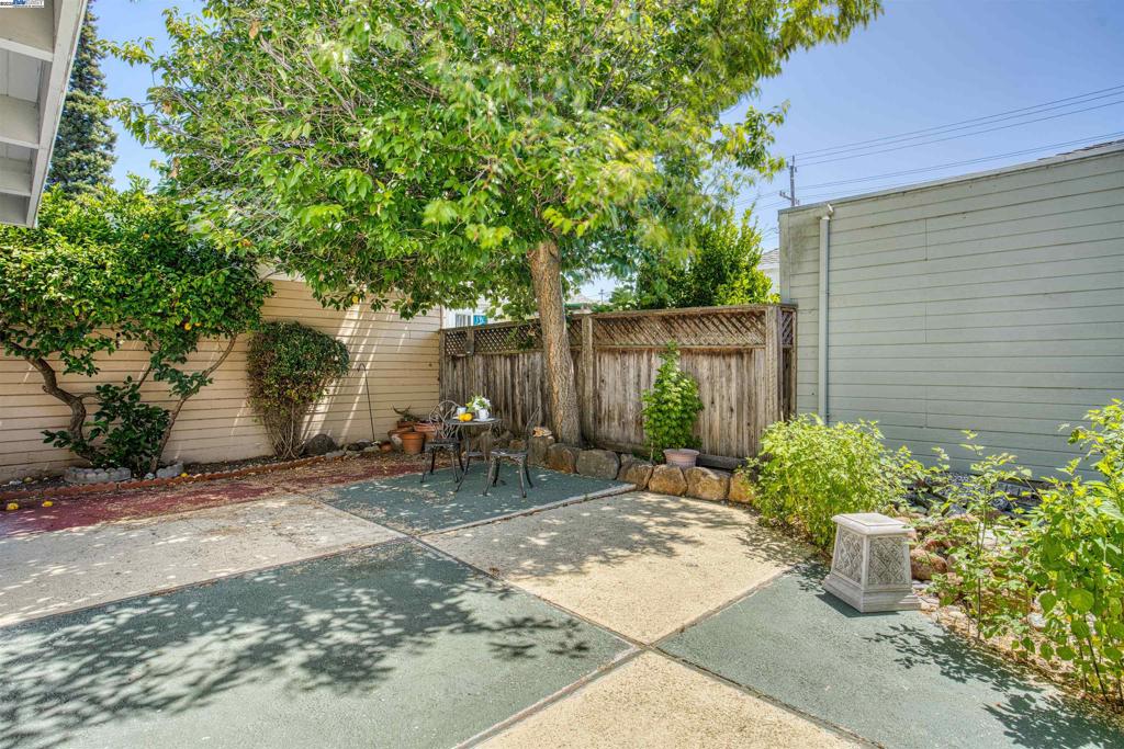 FARRELLY POND - Residential