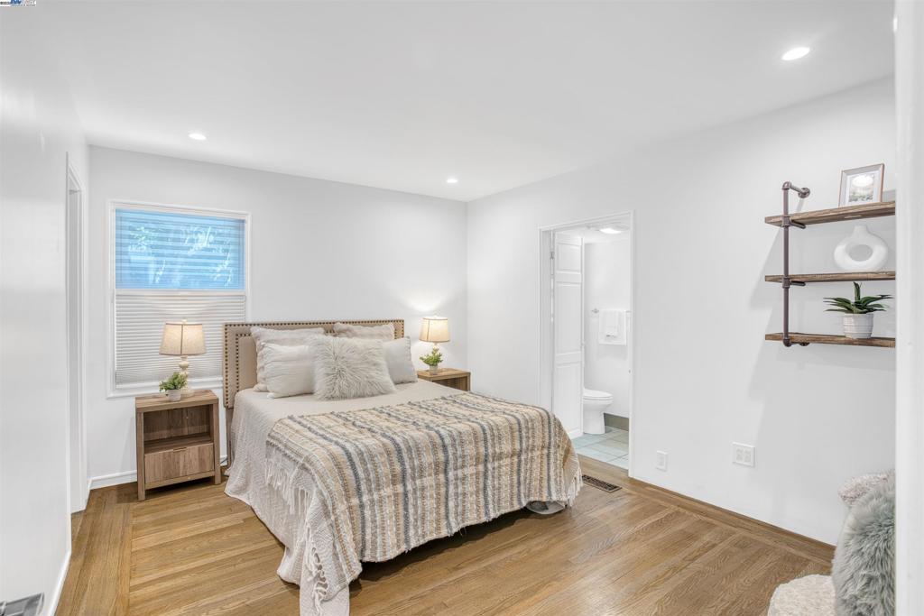 FARRELLY POND - Residential