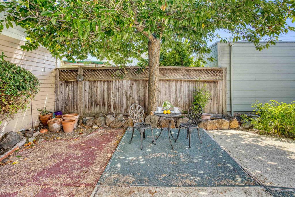FARRELLY POND - Residential