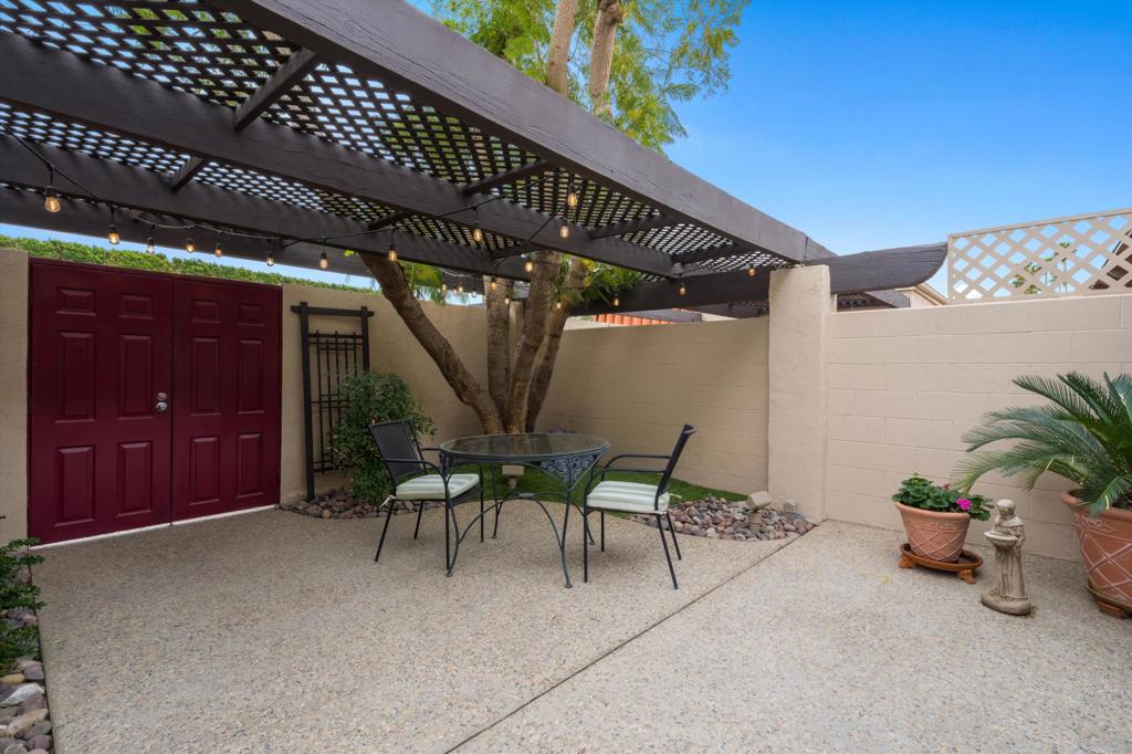 LQCC Villas of LQ - Residential