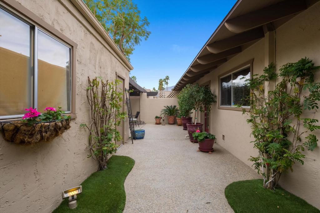 LQCC Villas of LQ - Residential