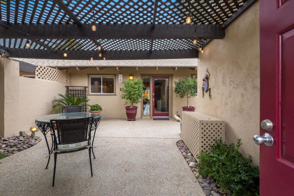 LQCC Villas of LQ - Residential