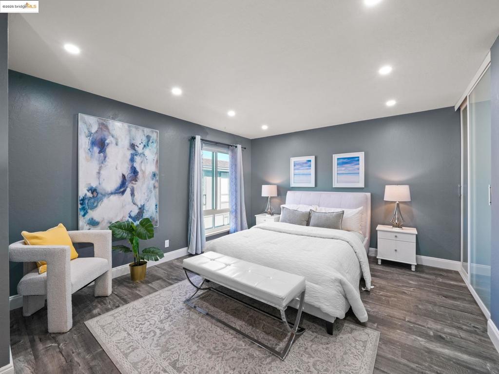 NEAR SOUTHSHORE - Residential