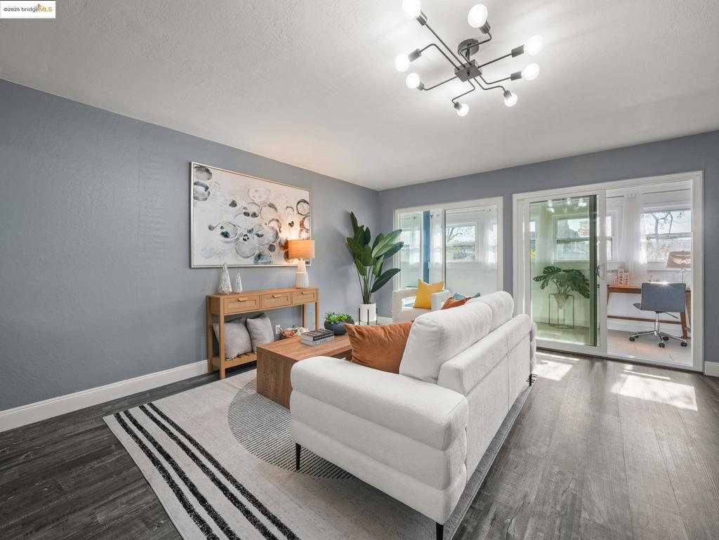 NEAR SOUTHSHORE - Residential