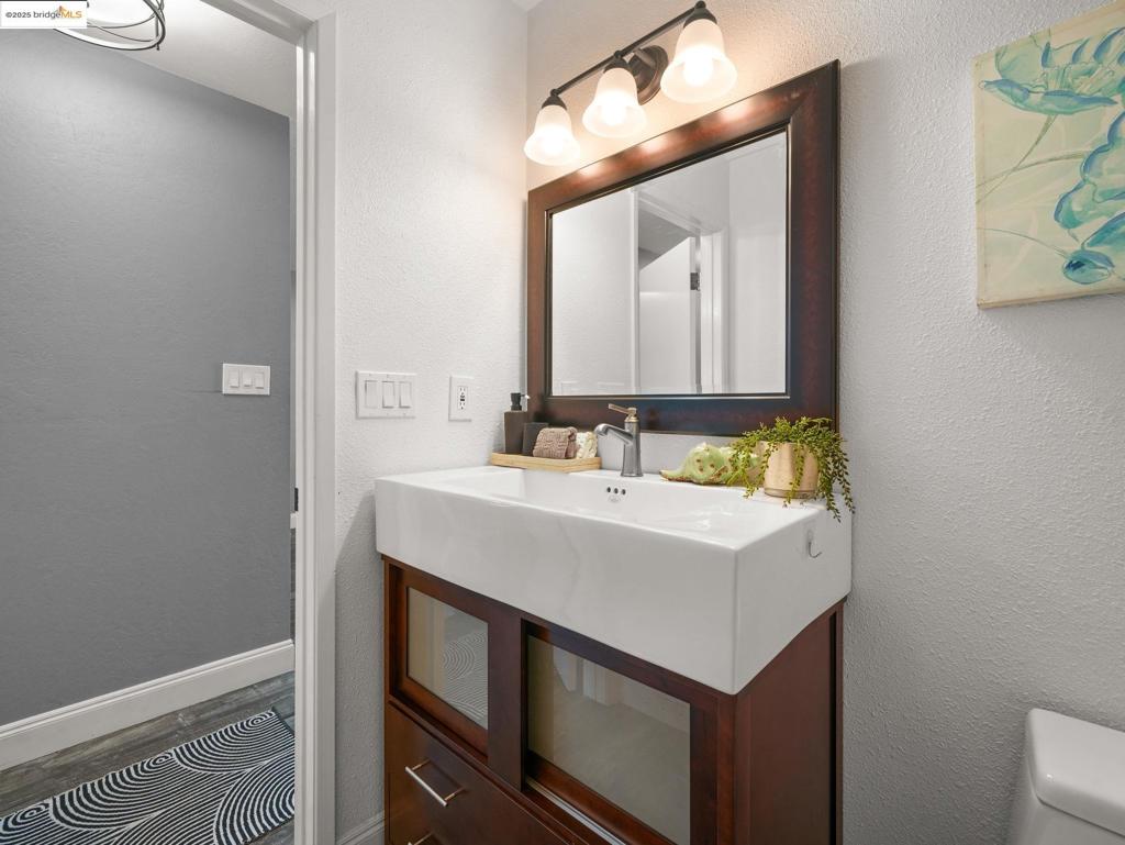 NEAR SOUTHSHORE - Residential