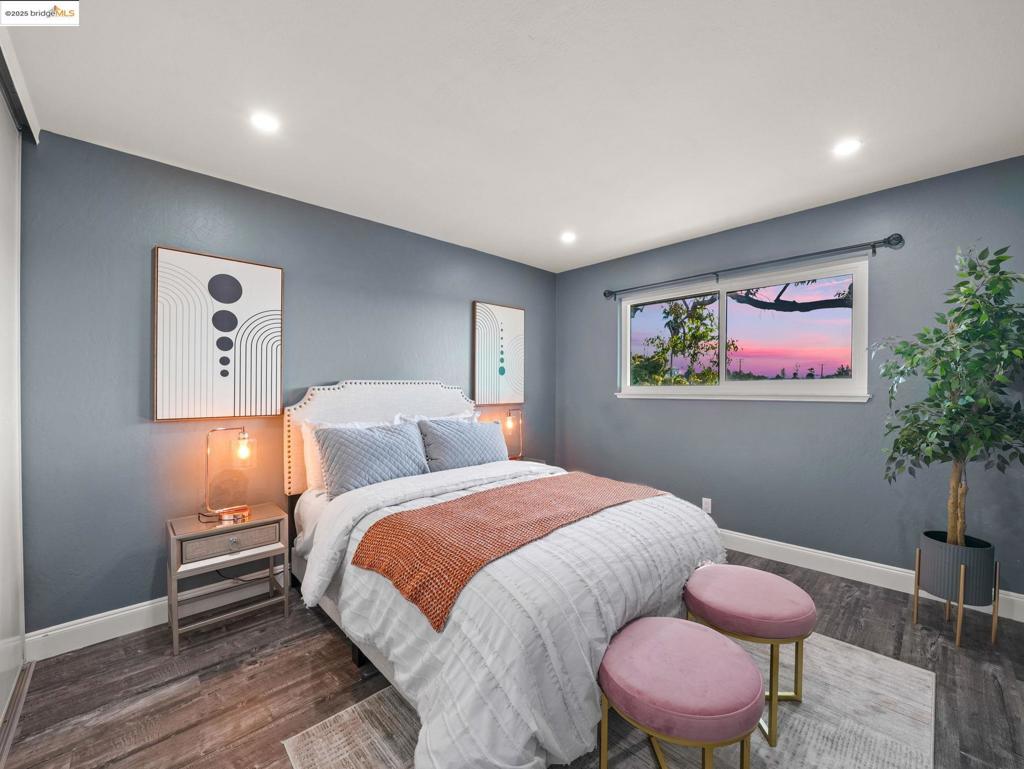 NEAR SOUTHSHORE - Residential