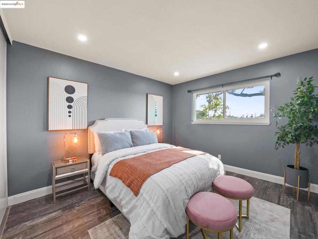 NEAR SOUTHSHORE - Residential