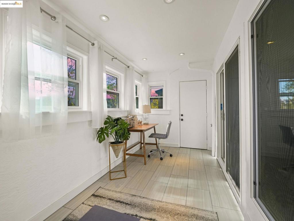 NEAR SOUTHSHORE - Residential