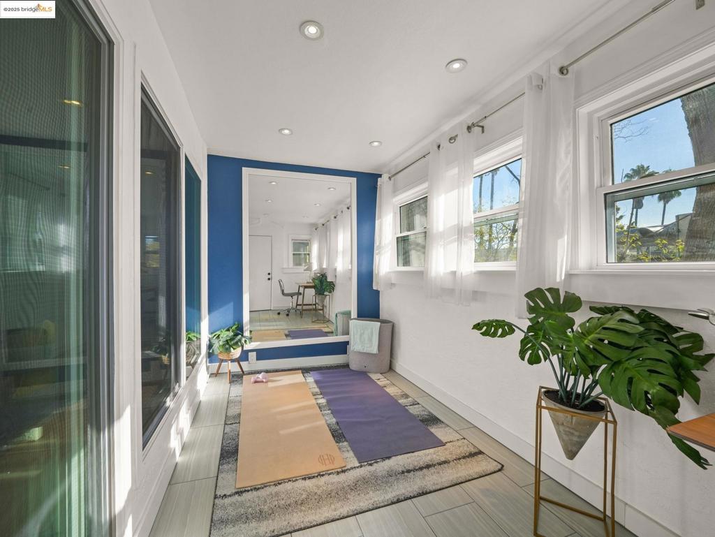 NEAR SOUTHSHORE - Residential