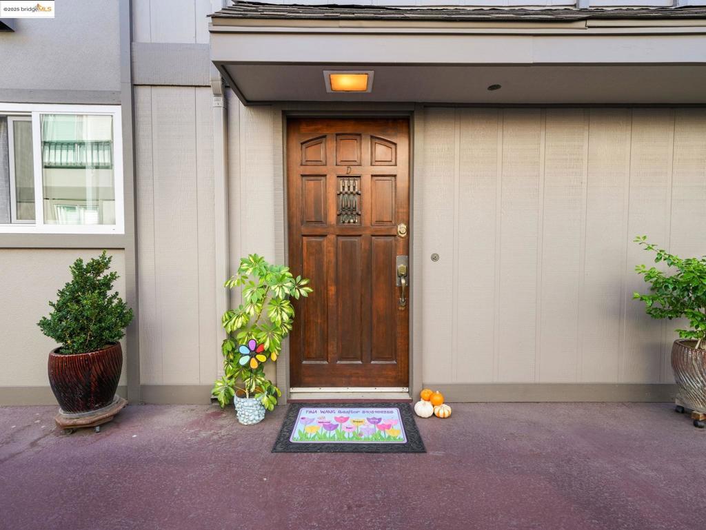 NEAR SOUTHSHORE - Residential