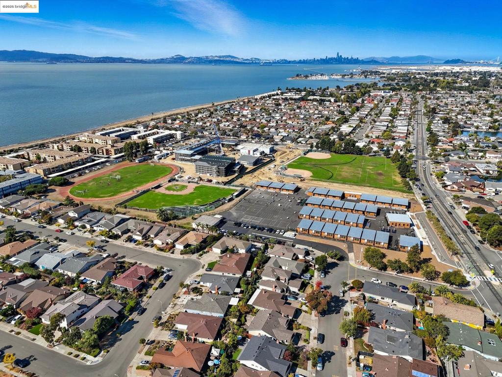 NEAR SOUTHSHORE - Residential