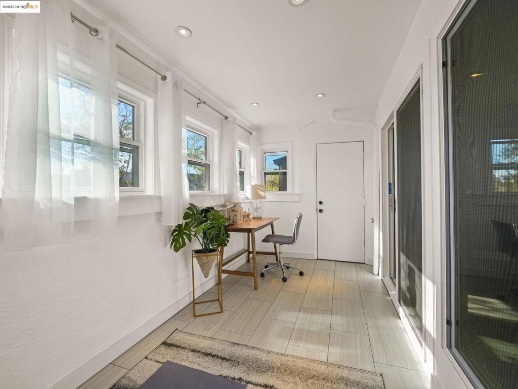 NEAR SOUTHSHORE - Residential