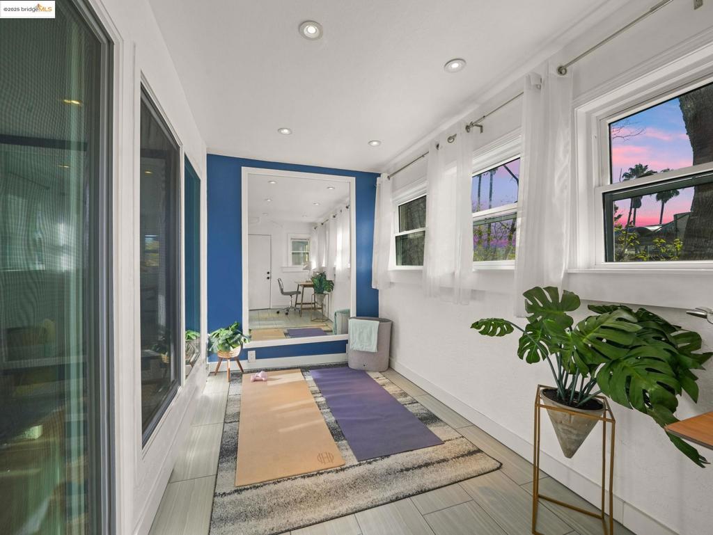 NEAR SOUTHSHORE - Residential