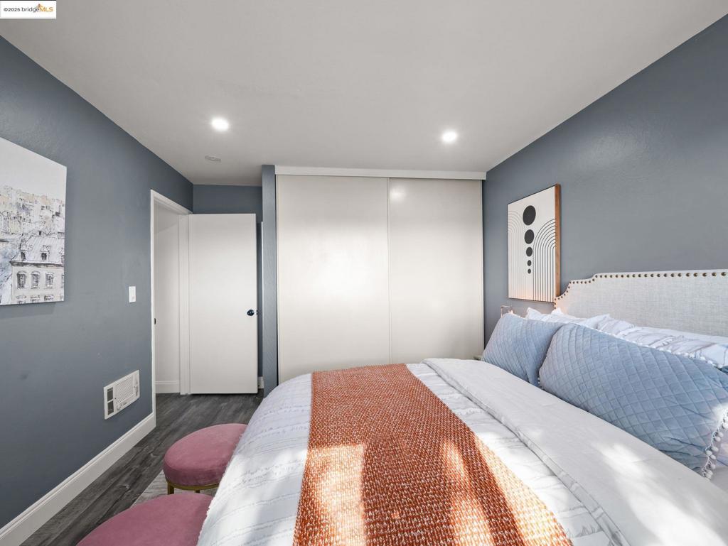 NEAR SOUTHSHORE - Residential