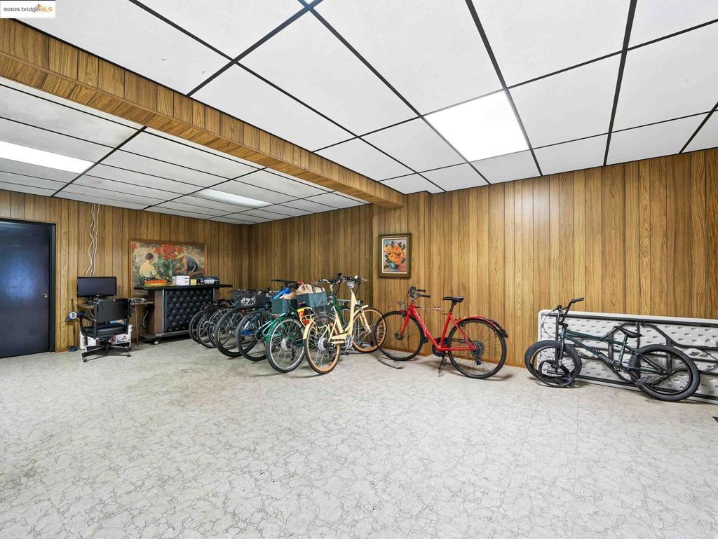 NEAR SOUTHSHORE - Residential