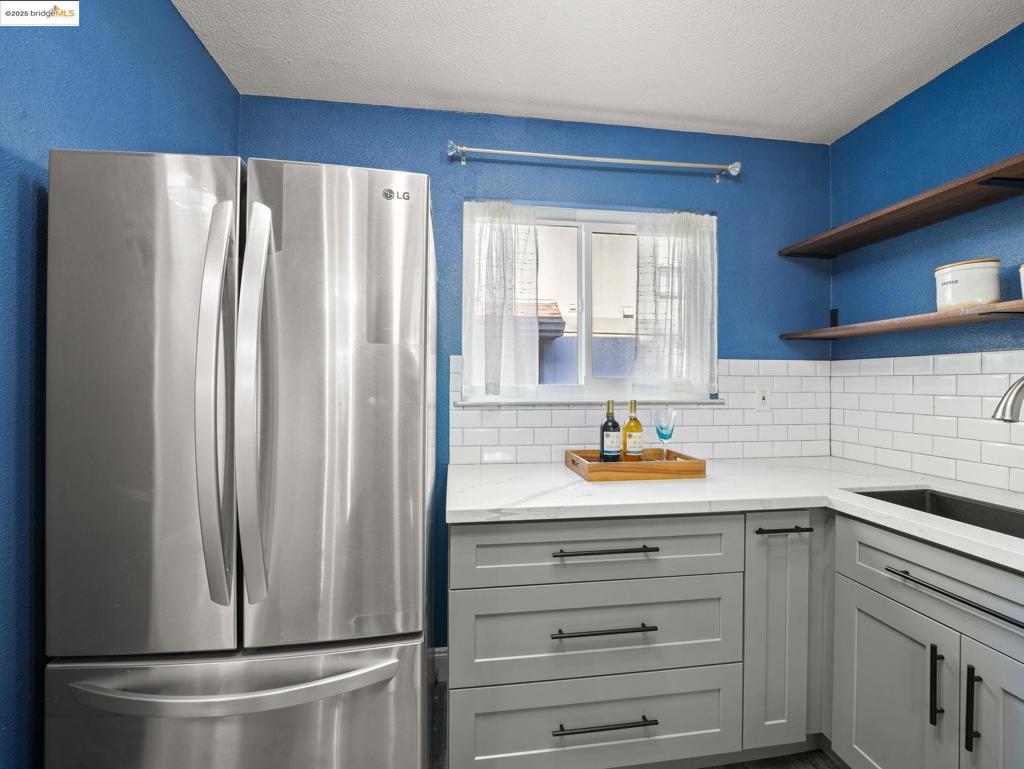 NEAR SOUTHSHORE - Residential