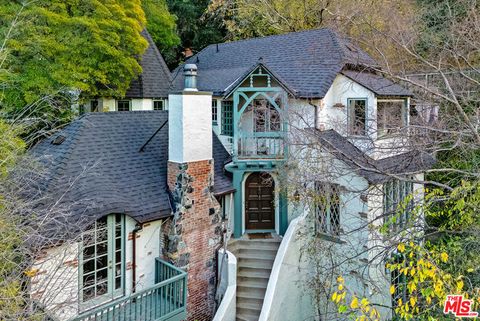 Photo of 8066 Woodland Lane, Los Angeles, CA 90046 (MLS # 26831017)