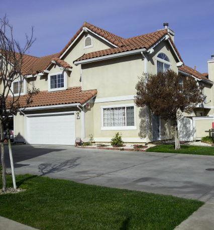 San Jose neighborhood, offering the perfect blend of comfort, convenience, and charm with 3 bedrooms and 2.5 bathroom.