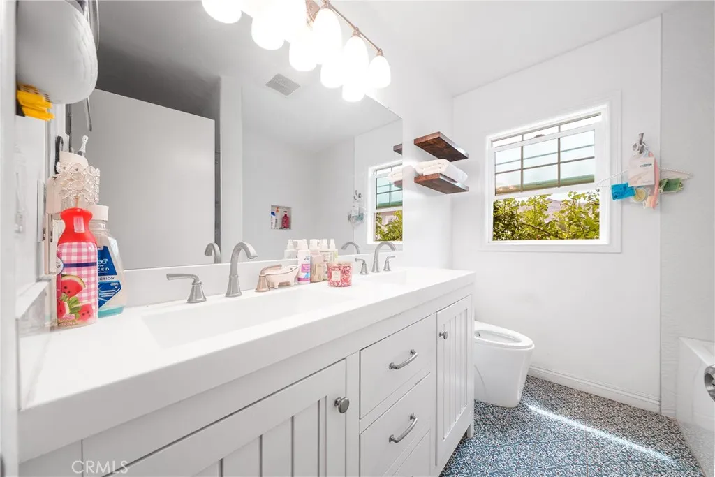 Hacienda Heights, California 91745, United States, 3 Bedrooms Bedrooms, ,2 BathroomsBathrooms,Residential,Pending,199635