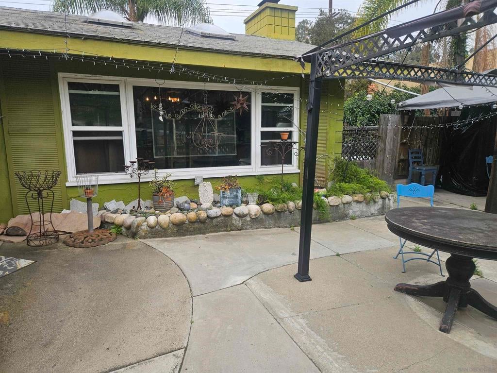935 Encinitas Blvd