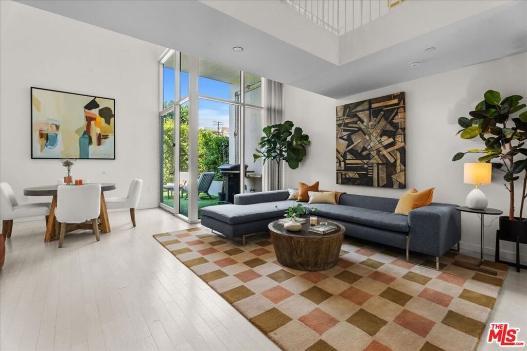 Photo of 7917 Willoughby Avenue #2, Los Angeles, CA 90046 (MLS # 25551881)